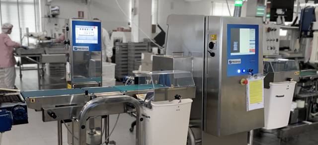 The system combining the 08T3 checkweigher and the 2XR11 X-ray machine